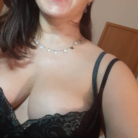 Public Photo of Ileniasexy71